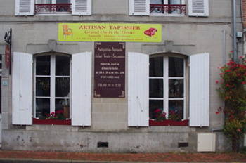 ANTIQUAIRE TAPISSIER